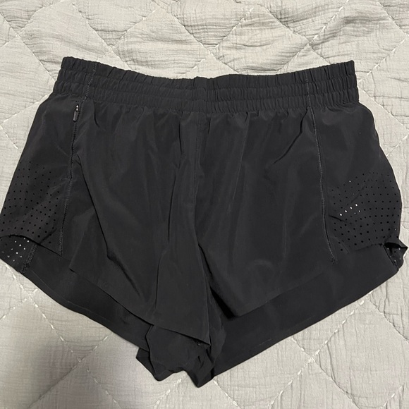 Athleta hustle shorts size small - Picture 2 of 3